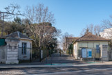 <center>Hôpital de Sainte Marguerite.</center>En 1888 les hospices font l’acquisition de la propriété de Madame Jauffret veuve Guis, domaine limitrophe, d’environ cinq hectares, pour agrandir le terrain de Sainte Marguerite et surtout pour bénéficier d’une entrée sur la route de Marseille à Cassis, ce qui évitera d’élargir la traverse Gaye. En effet, à l’origine l’entrée principale était prévue sur le boulevard de la Gaye, à l’époque une traverse très étroite. On la nommait porte Viton.