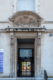 <center>Hôpital de Sainte Marguerite.</center>Au fronton du bâtiment de l’administration on voit encore le blason des hospices civils de Marseille, sculpté à l’époque.